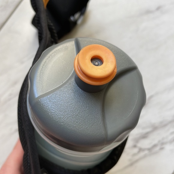 Hydration Belt & Waterbottle - Picture 4 of 7